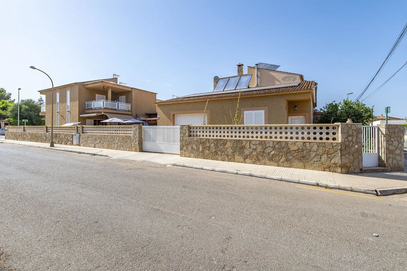 4 makuuhuone Huvila myytävänä paikassa Badia Gran mukana 
autotalli - 850 000 € (Ref: 9583158)