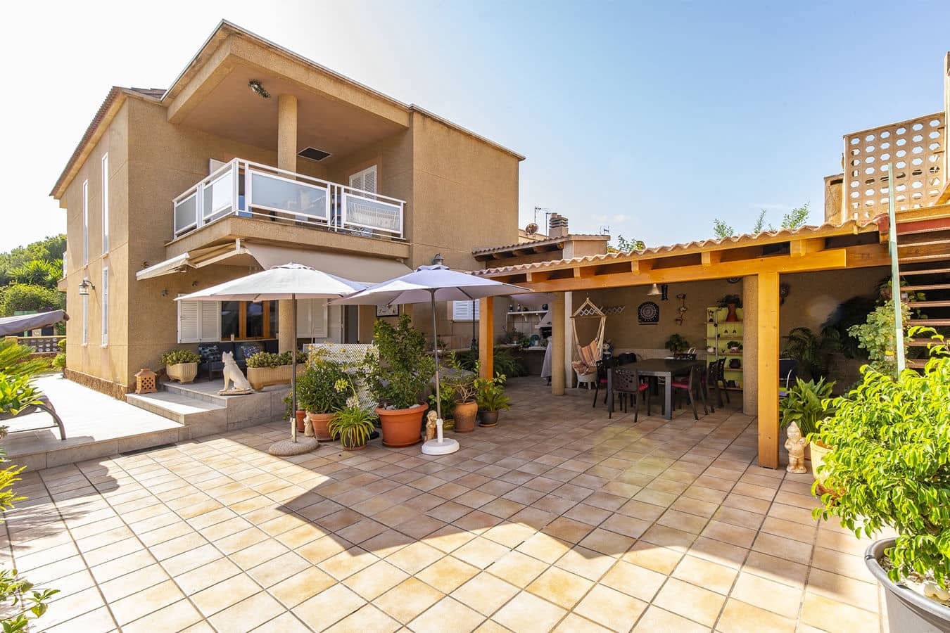 4 makuuhuone Huvila myytävänä paikassa Badia Gran mukana 
autotalli - 850 000 € (Ref: 9583158)