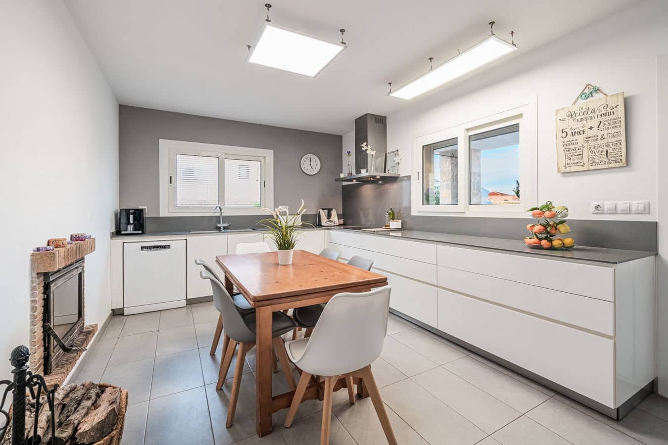 3 soveværelse Semi-Rækkehus til salg i Badia Blava med garage - € 595.000 (Ref: 9584980)