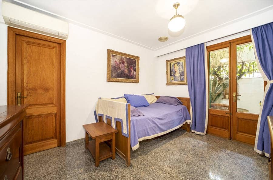 8 bedroom Townhouse for sale in Muro with garage - € 1,171,000 (Ref: 9588296)