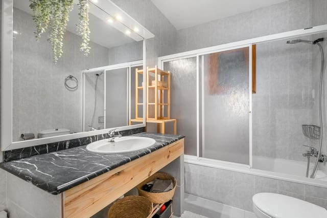 Apartamento de 3 habitaciones en Portocolom, Felanitx en venta con piscina - 880.000 € (Ref: 9588297)