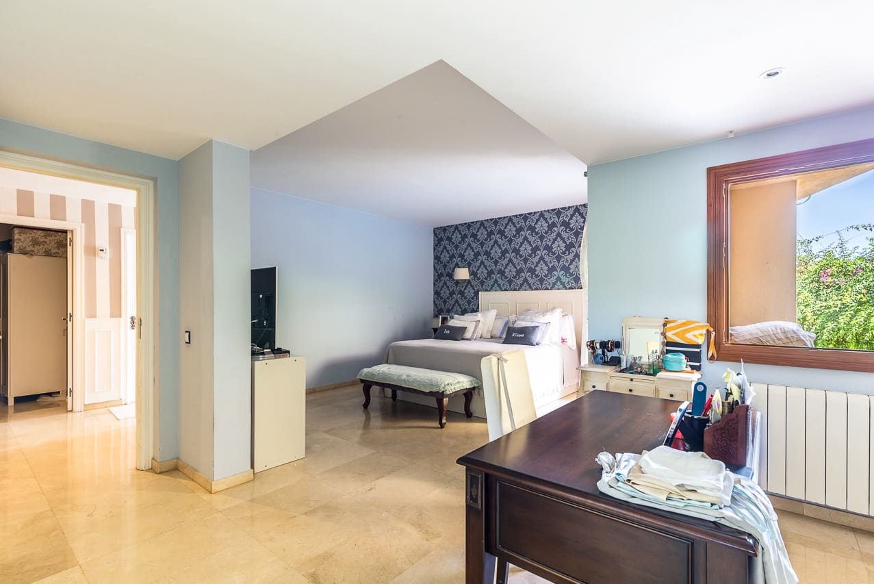 Chalet de 6 habitaciones en Genova en venta con piscina garaje - 1.969.000 € (Ref: 9592070)