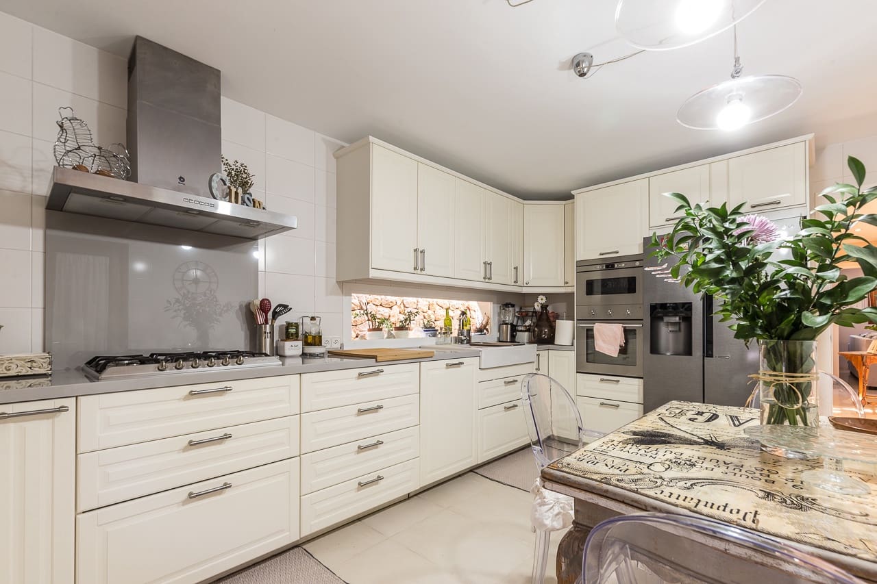 Chalet de 6 habitaciones en Genova en venta con piscina garaje - 1.969.000 € (Ref: 9592070)