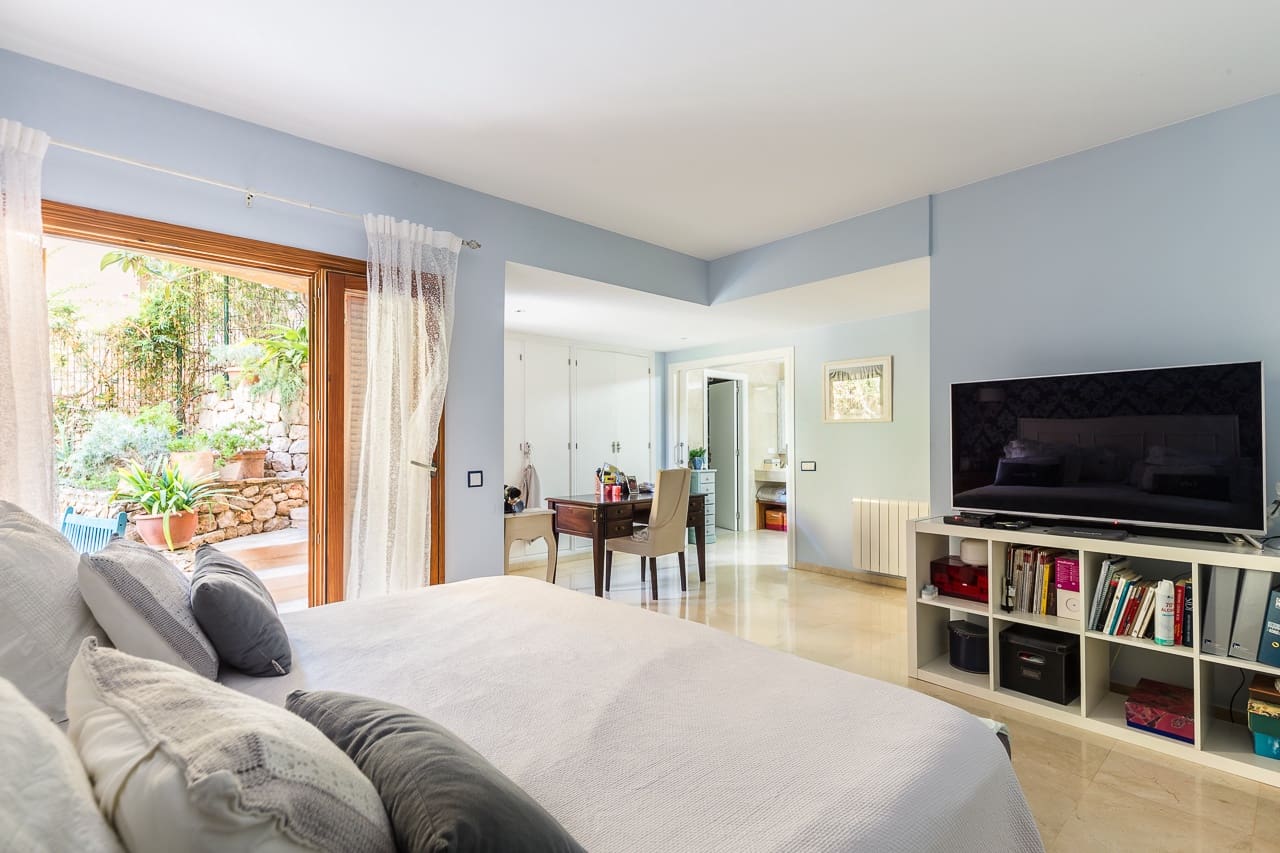 Chalet de 6 habitaciones en Genova en venta con piscina garaje - 1.969.000 € (Ref: 9592070)