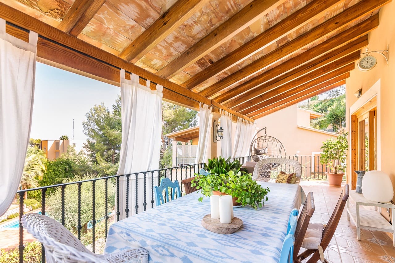 Chalet de 6 habitaciones en Genova en venta con piscina garaje - 1.969.000 € (Ref: 9592070)