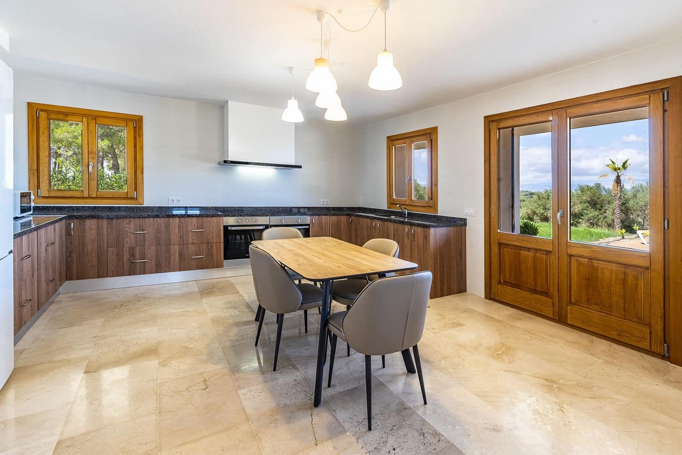 6 soveværelse Finca/Landehus til salg i Ariany med swimmingpool garage - € 3.000.000 (Ref: 9596883)