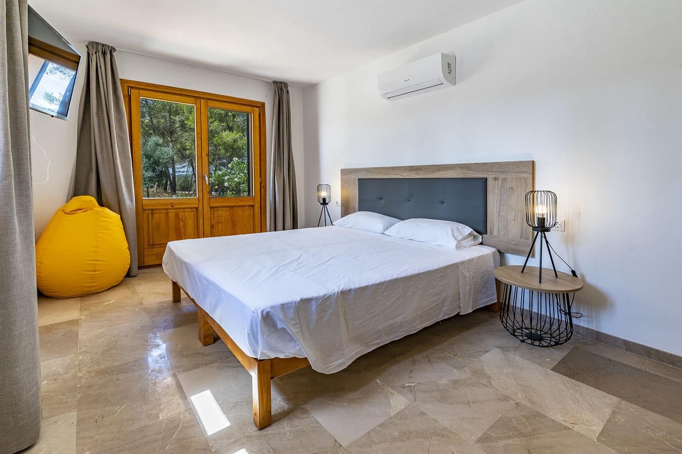 6 soveværelse Finca/Landehus til salg i Ariany med swimmingpool garage - € 3.000.000 (Ref: 9596883)