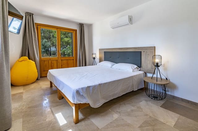 6 soveværelse Finca/Landehus til salg i Ariany med swimmingpool garage - € 3.000.000 (Ref: 9596883)