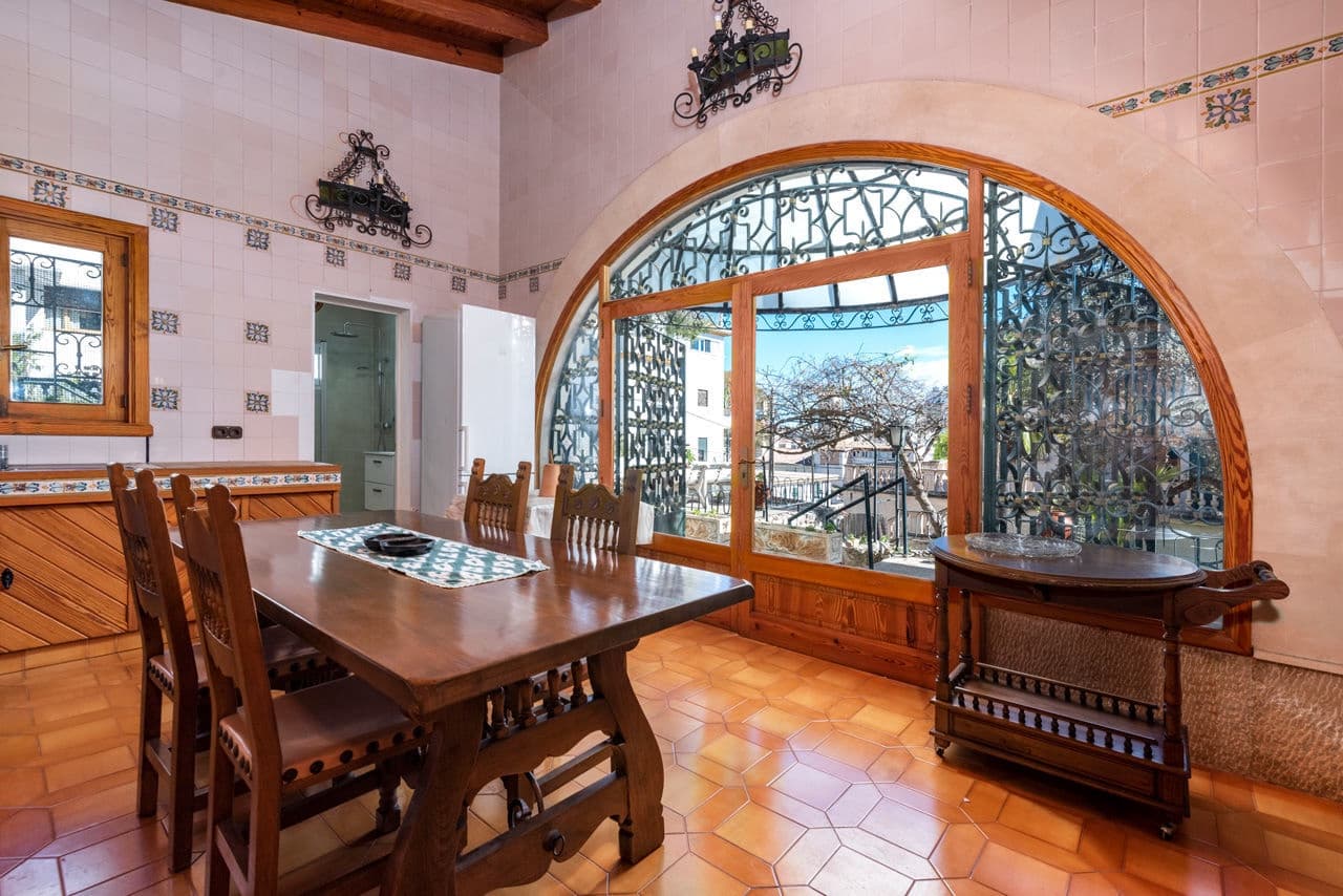 2 bedroom Villa for sale in Palma de Mallorca - € 1,900,000 (Ref: 9603323)
