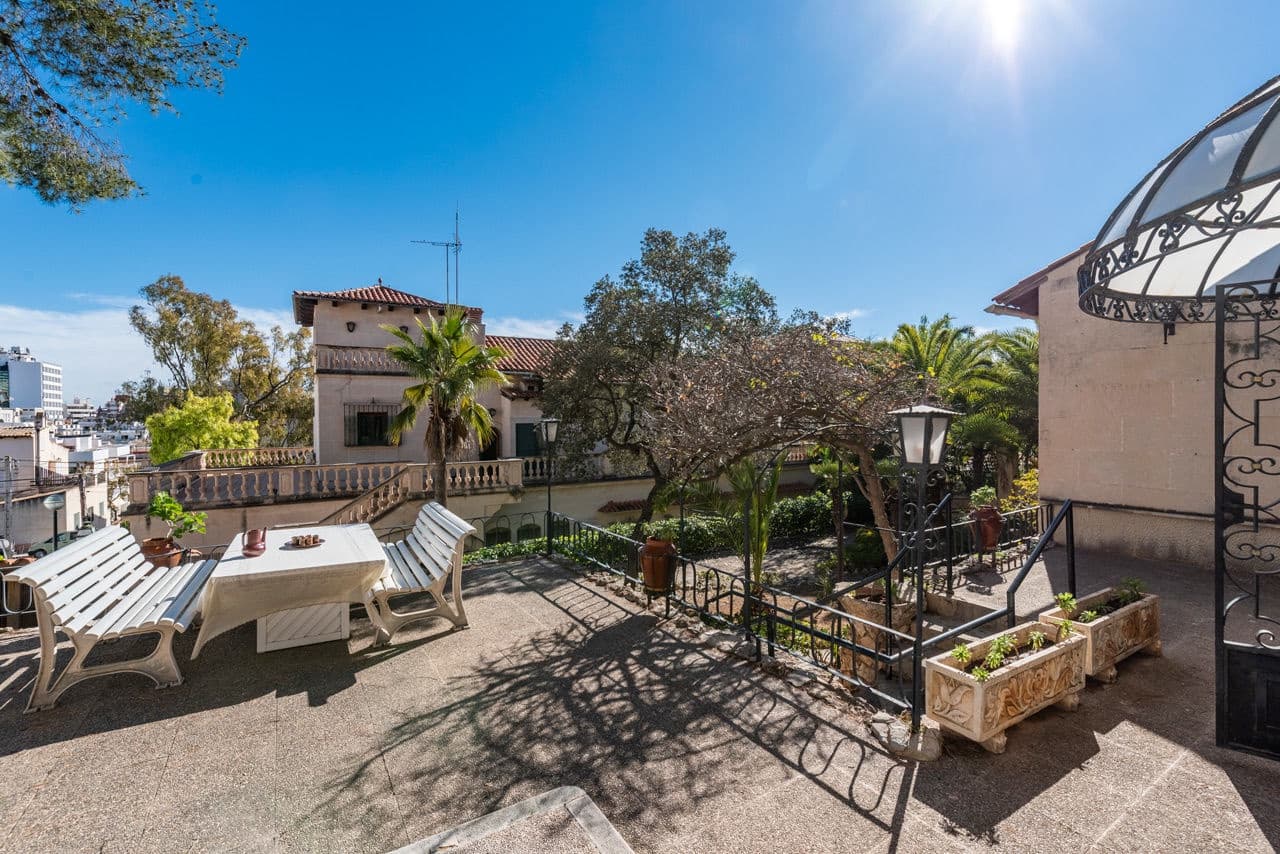 2 bedroom Villa for sale in Palma de Mallorca - € 1,900,000 (Ref: 9603323)