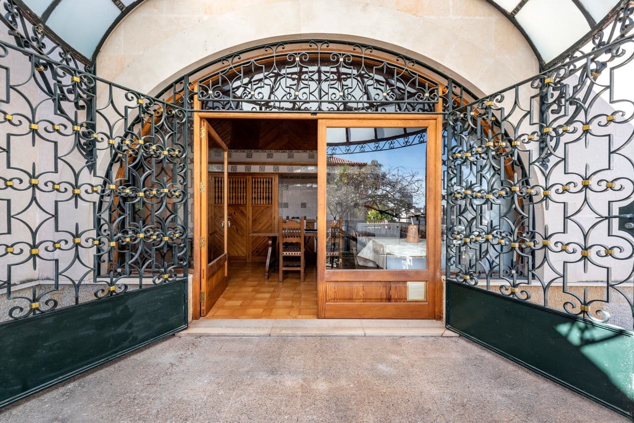 2 bedroom Villa for sale in Palma de Mallorca - € 1,900,000 (Ref: 9603323)