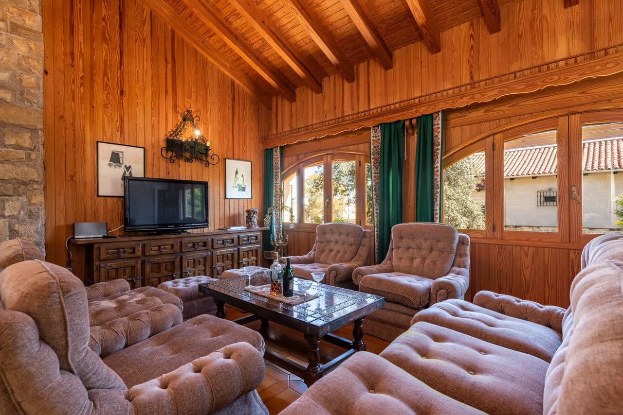 2 bedroom Villa for sale in Palma de Mallorca - € 1,900,000 (Ref: 9603323)