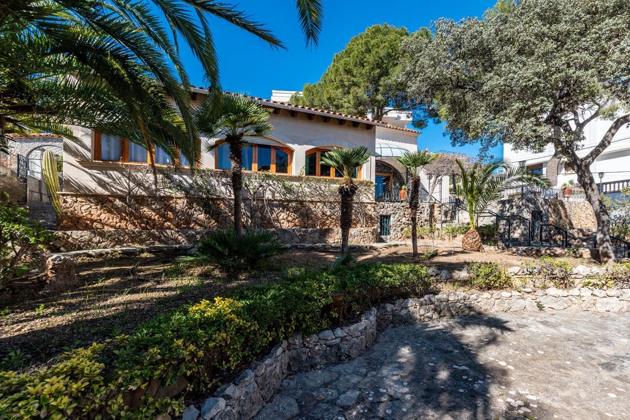 2 bedroom Villa for sale in Palma de Mallorca - € 1,900,000 (Ref: 9603323)