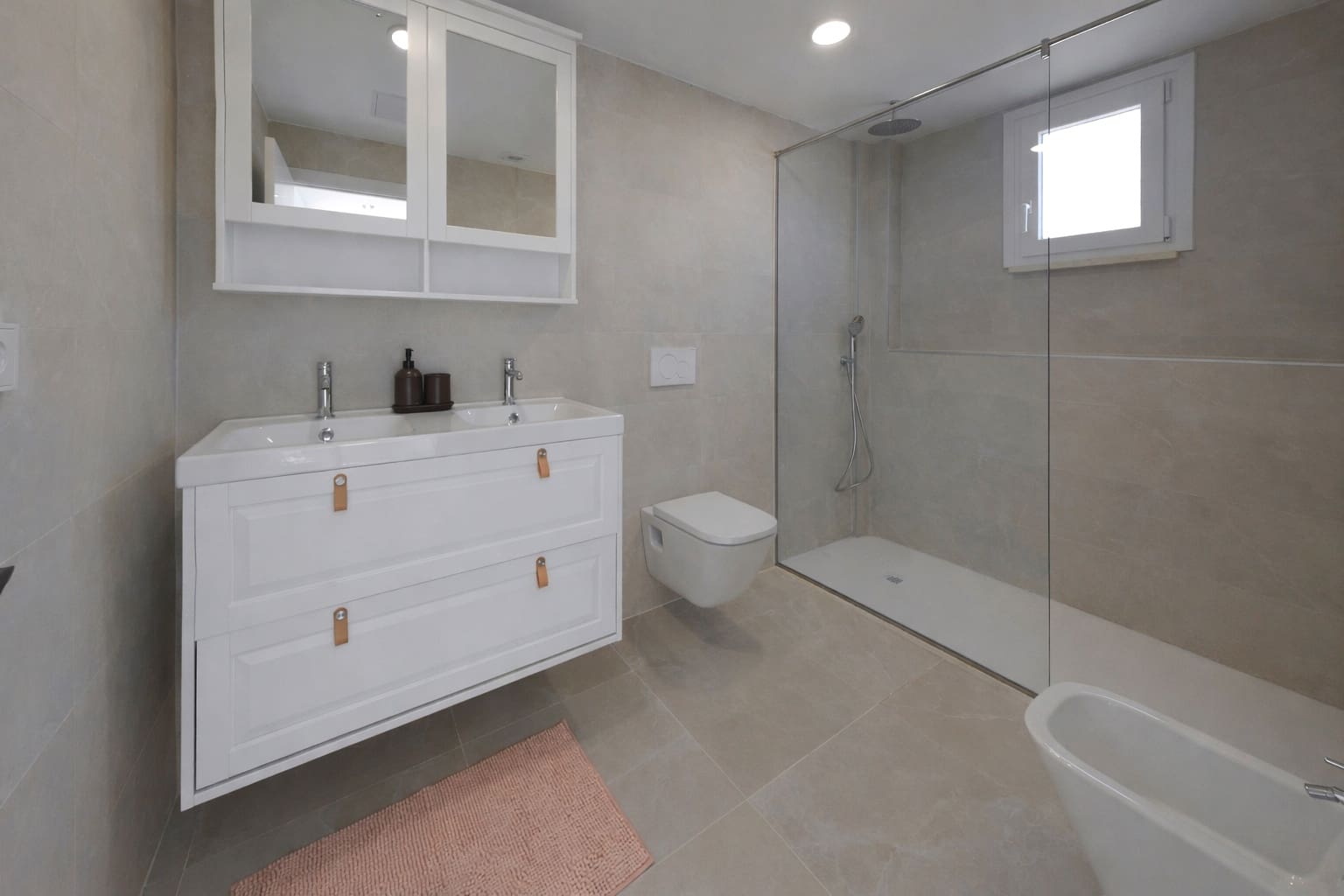 3 bedroom Villa for rent in Cala Millor with pool garage - € 4,000 (Ref: 9603448)