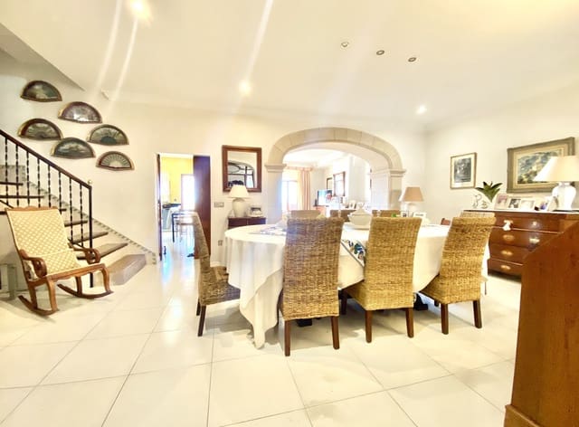 6 soveværelse Rækkehus til salg i Selva med swimmingpool - € 1.650.000 (Ref: 9606839)