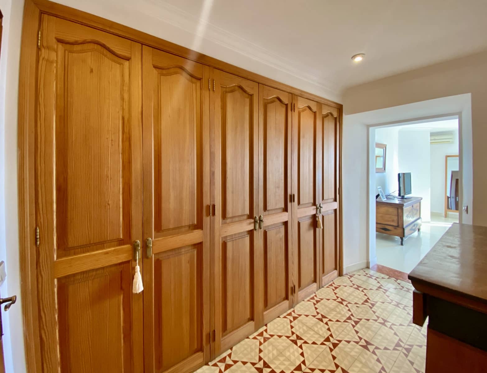 6 soveværelse Rækkehus til salg i Selva med swimmingpool - € 1.650.000 (Ref: 9606839)