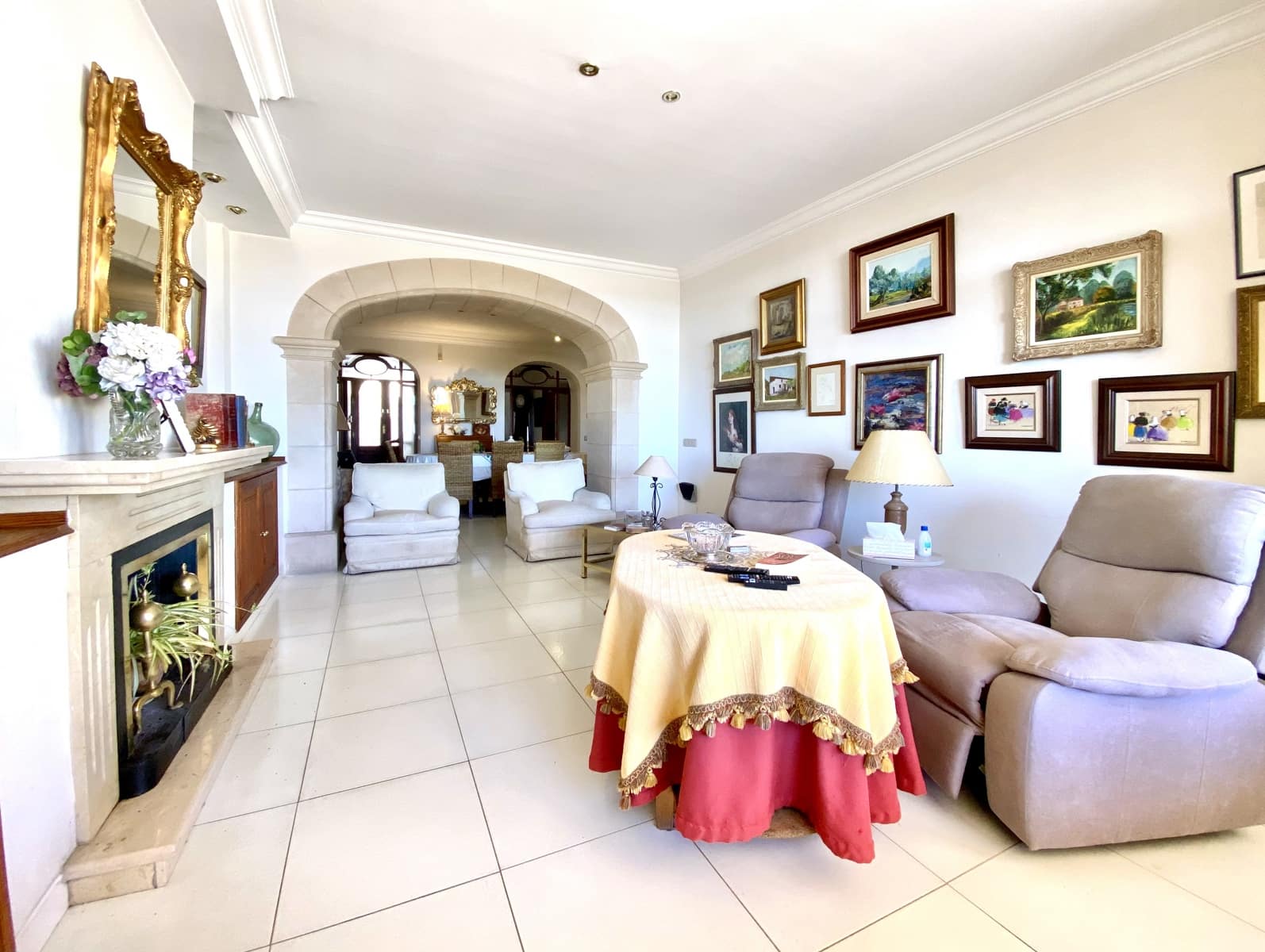 6 soveværelse Rækkehus til salg i Selva med swimmingpool - € 1.650.000 (Ref: 9606839)