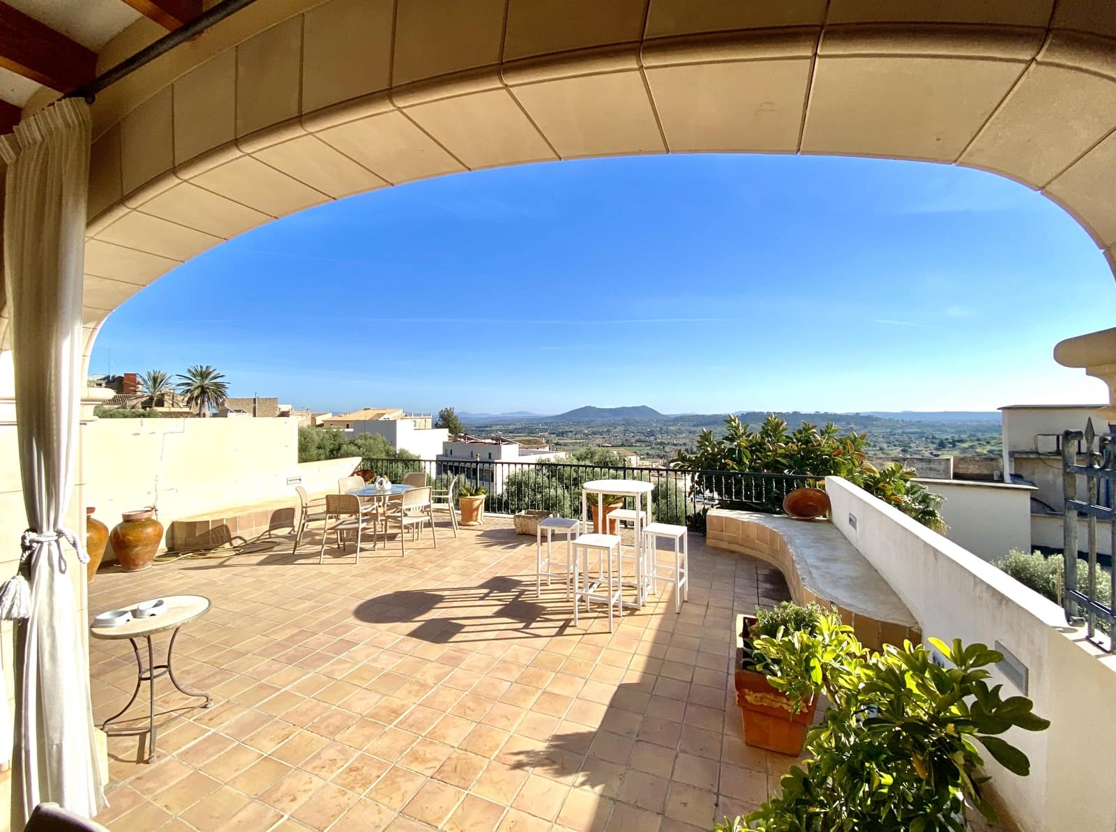 6 soveværelse Rækkehus til salg i Selva med swimmingpool - € 1.650.000 (Ref: 9606839)