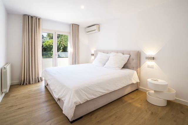 4 bedroom Villa for sale in Santa Ponsa, Calvià with pool garage - € 3,175,000 (Ref: 9618088)