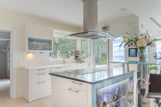 5 makuuhuone Huvila vuokrattavana paikassa Costa d'en Blanes, Calvià mukana uima-altaan 
autotalli - 20 000 € (Ref: 9621996)