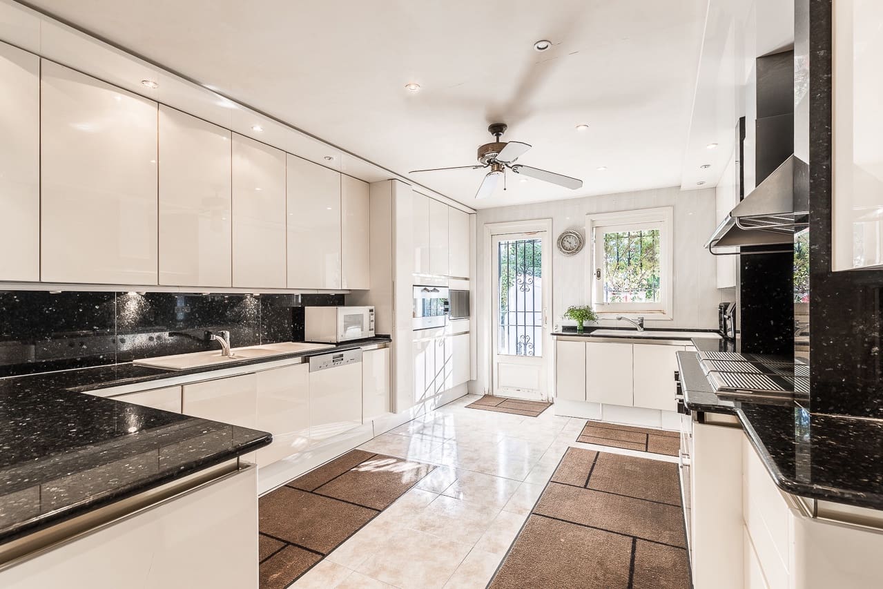 11 soveværelse Villa til salg i Genova med swimmingpool garage - € 12.500.000 (Ref: 9622700)