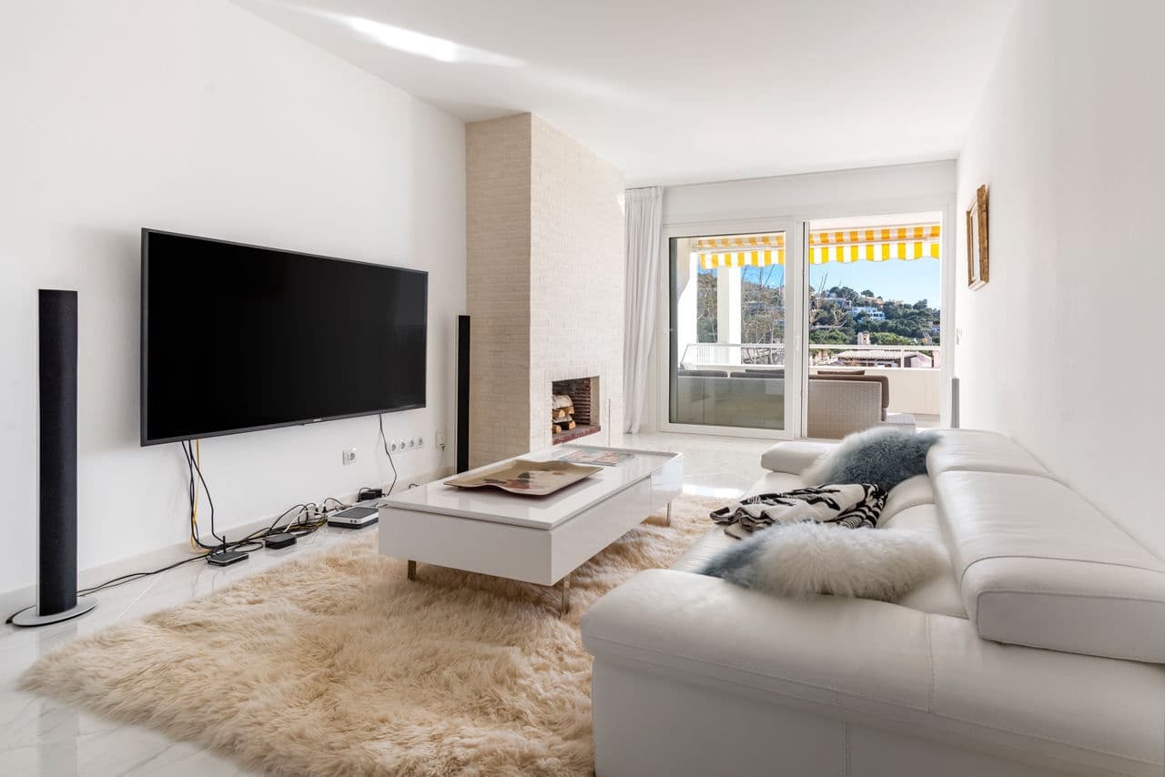 2 bedroom Apartment for sale in Santa Ponsa with garage - € 620,000 (Ref: 9622701)