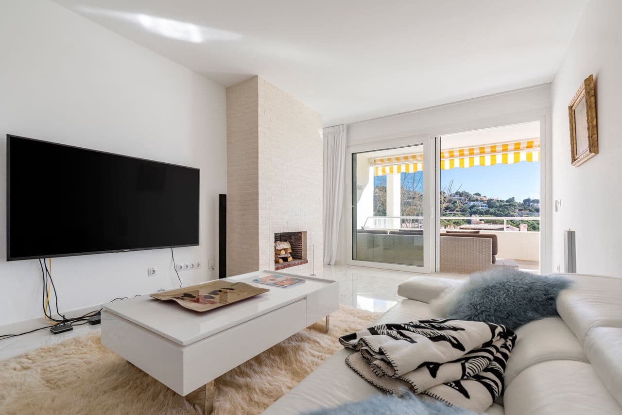 2 bedroom Apartment for sale in Santa Ponsa with garage - € 620,000 (Ref: 9622701)