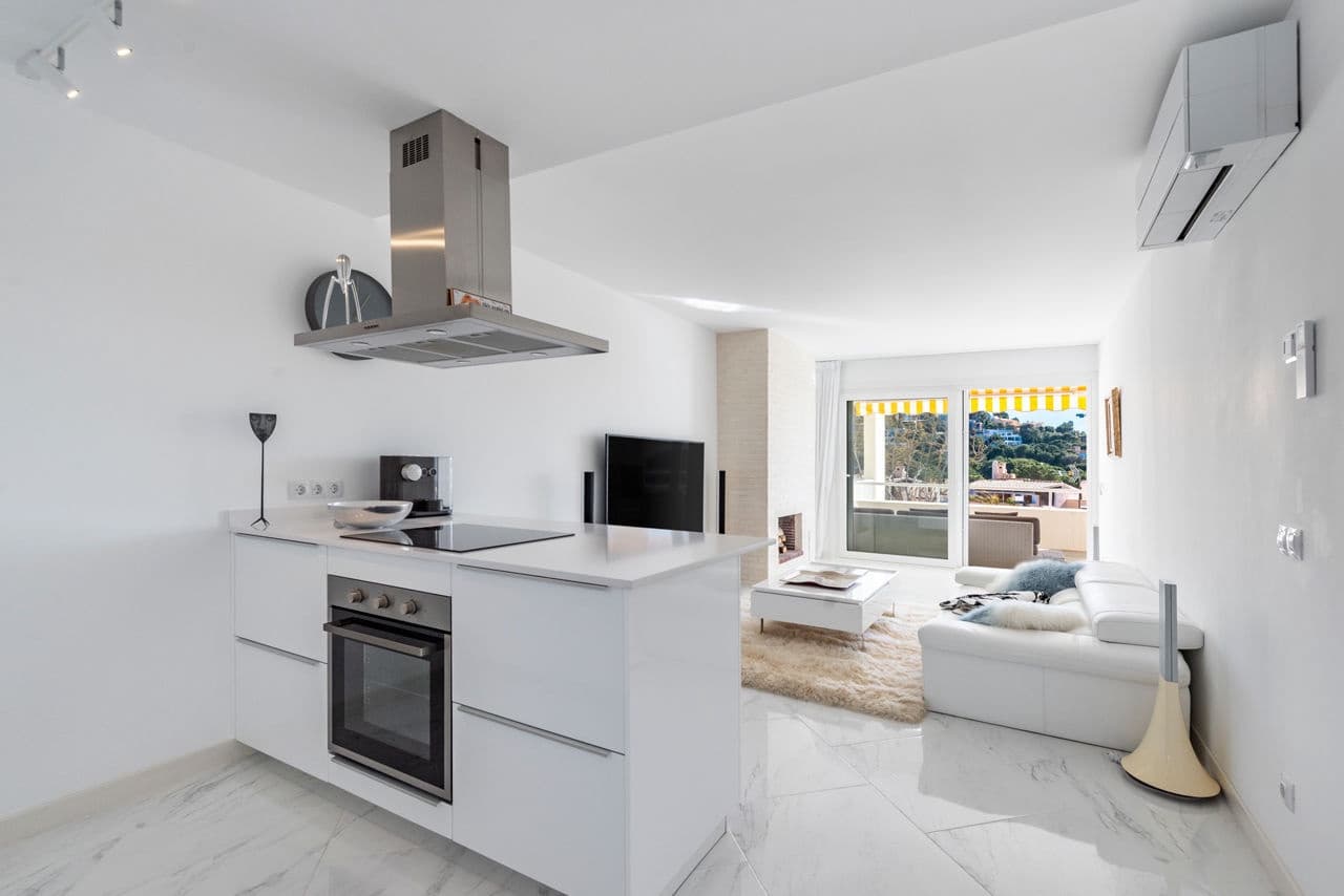 2 bedroom Apartment for sale in Santa Ponsa with garage - € 620,000 (Ref: 9622701)