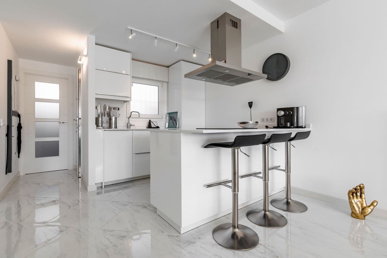 2 bedroom Apartment for sale in Santa Ponsa with garage - € 620,000 (Ref: 9622701)