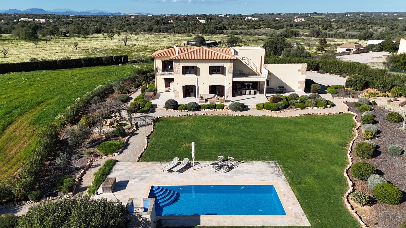 4 soveværelse Finca/Landehus til salg i Ses Salines med swimmingpool garage - € 2.850.000 (Ref: 9622923)