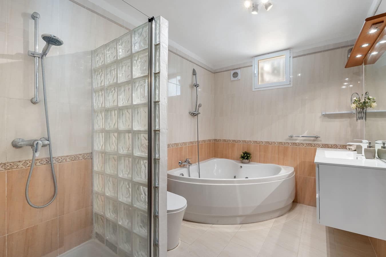 4 sypialnia Willa na sprzedaż w Costa d'en Blanes z basenem garażem - 1 895 000 € (Ref: 9639657)