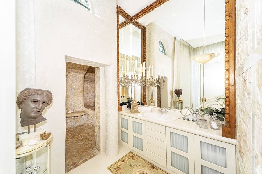 Chalet de 4 habitaciones en Genova en venta con piscina garaje - 5.500.000 € (Ref: 9640557)