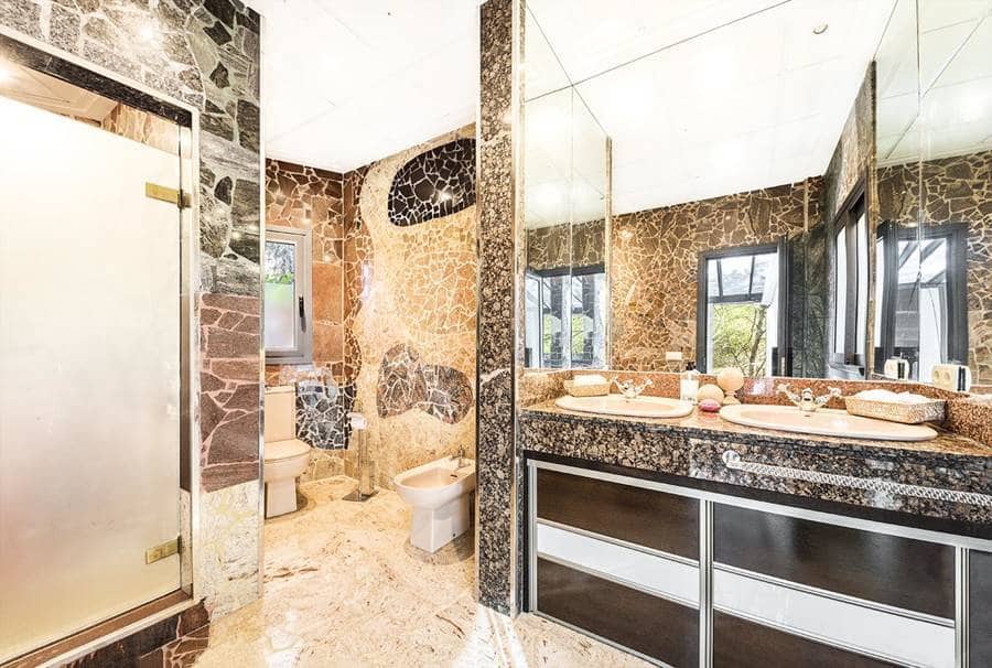 Chalet de 4 habitaciones en Genova en venta con piscina garaje - 5.500.000 € (Ref: 9640557)