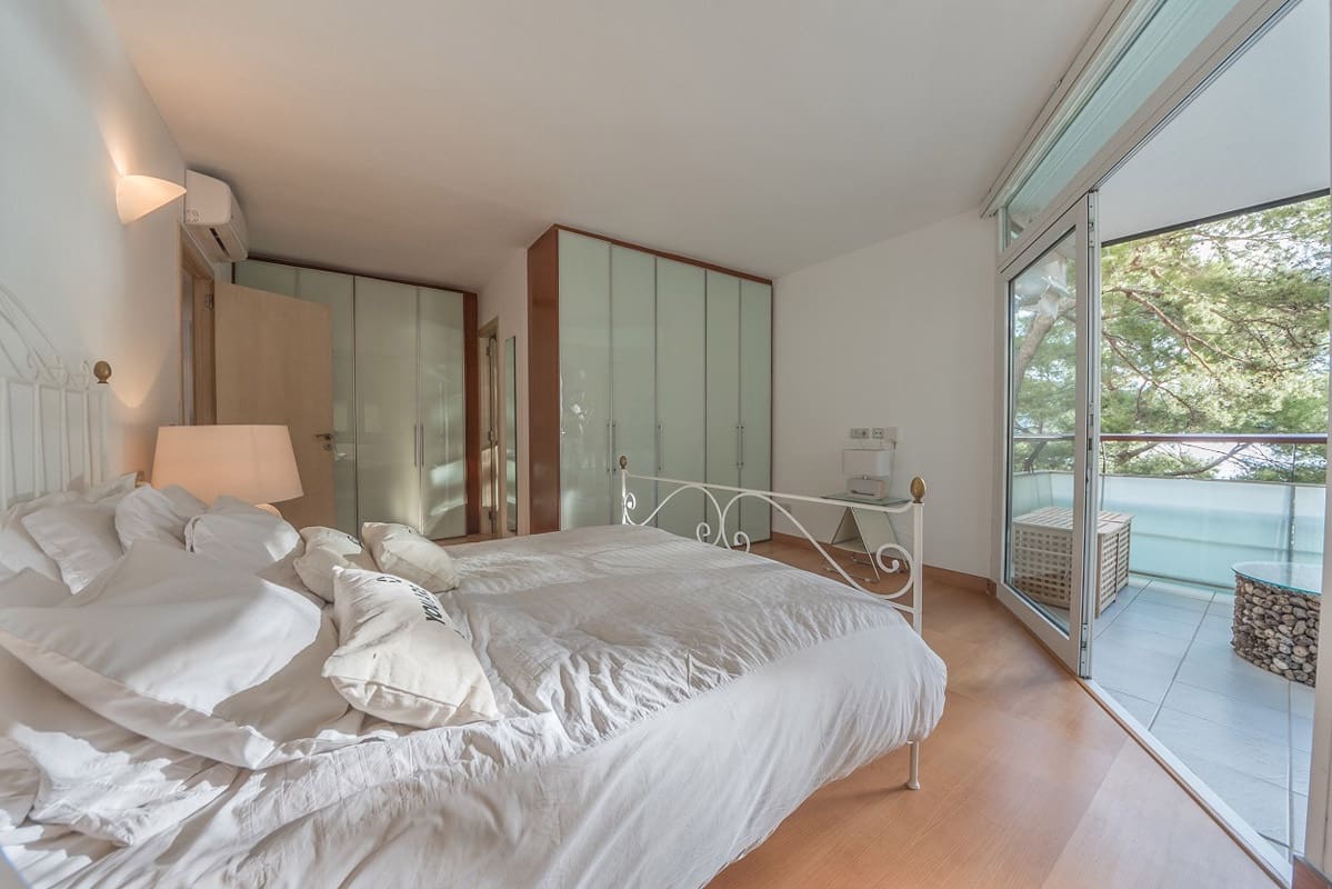 Apartamento de 2 habitaciones en Illetas en venta con piscina garaje - 690.000 € (Ref: 9645957)