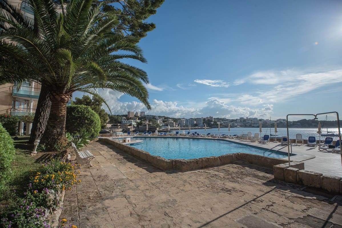 Apartamento de 2 habitaciones en Illetas en venta con piscina garaje - 690.000 € (Ref: 9645957)