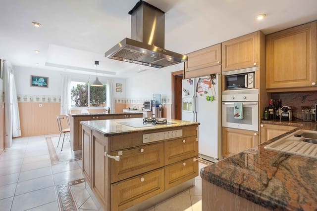 Chalet de 5 habitaciones en Palmanova, Calvià en venta con piscina garaje - 2.800.000 € (Ref: 9645958)