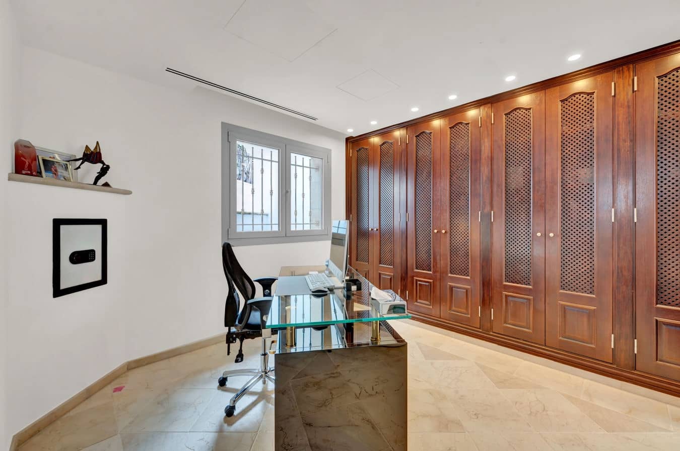 7 soverom Villa til salgs i Costa de la Calma med svømmebasseng garasje - € 6 950 000 (Ref: 9709070)