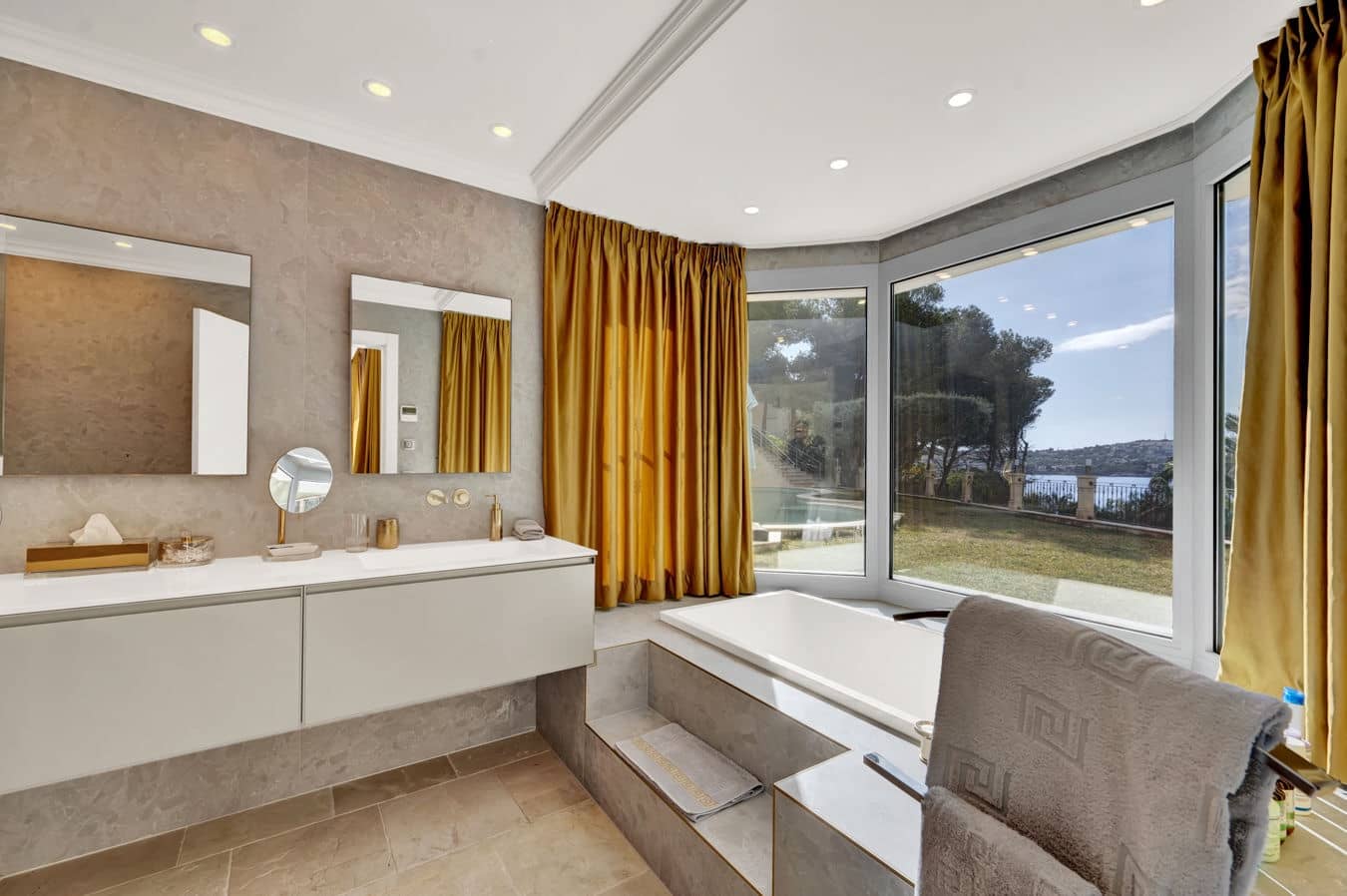 7 soverom Villa til salgs i Costa de la Calma med svømmebasseng garasje - € 6 950 000 (Ref: 9709070)