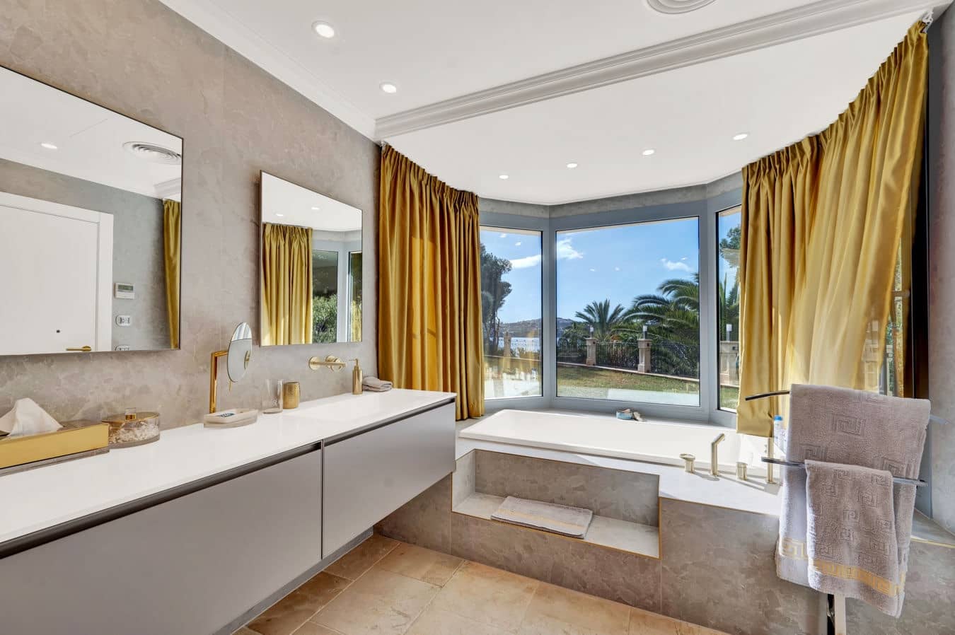 7 soverom Villa til salgs i Costa de la Calma med svømmebasseng garasje - € 6 950 000 (Ref: 9709070)