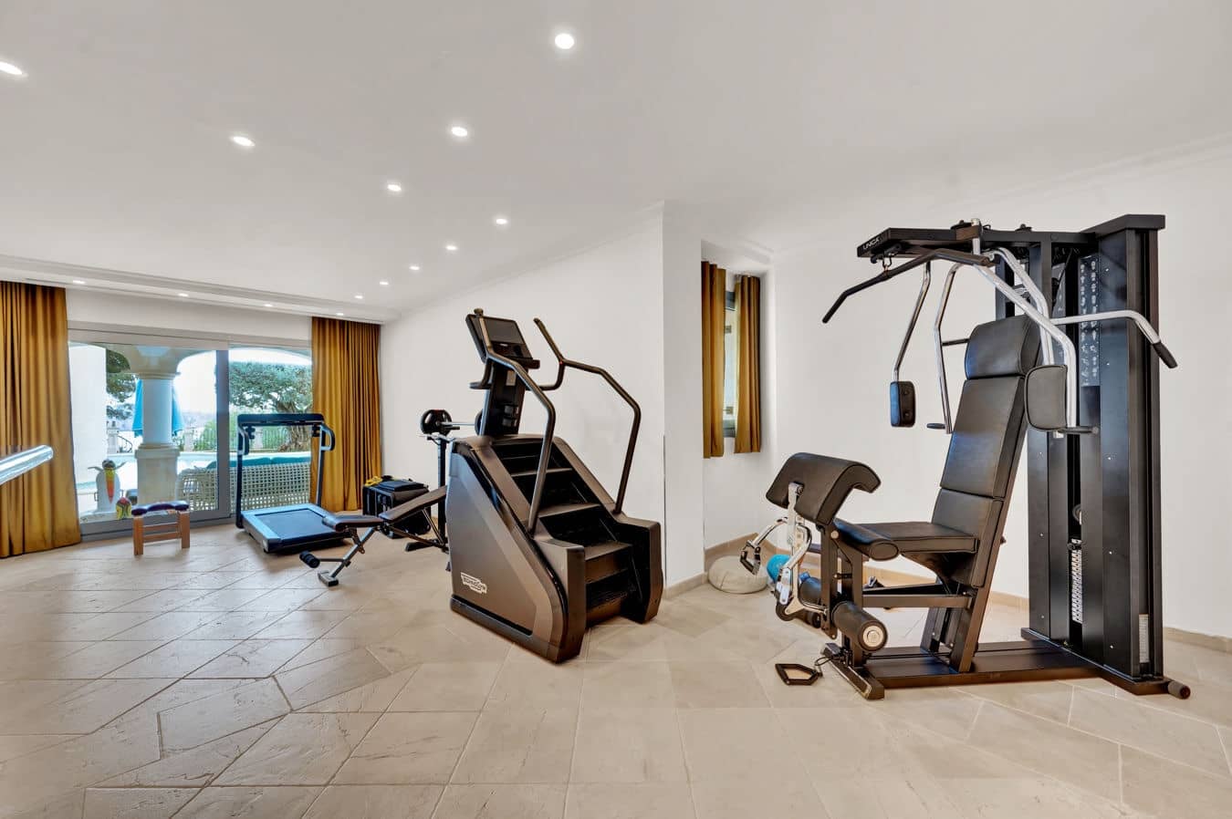 7 soverom Villa til salgs i Costa de la Calma med svømmebasseng garasje - € 6 950 000 (Ref: 9709070)