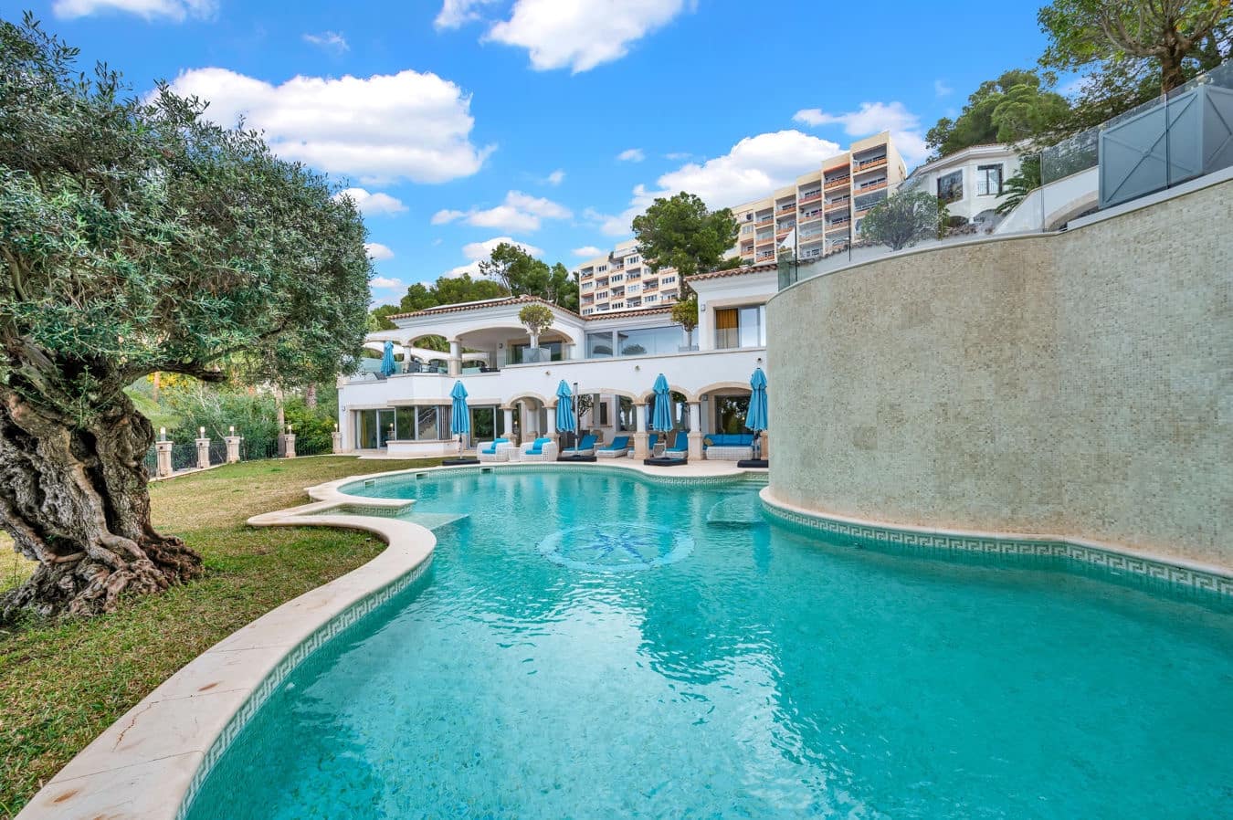 7 soverom Villa til salgs i Costa de la Calma med svømmebasseng garasje - € 6 950 000 (Ref: 9709070)