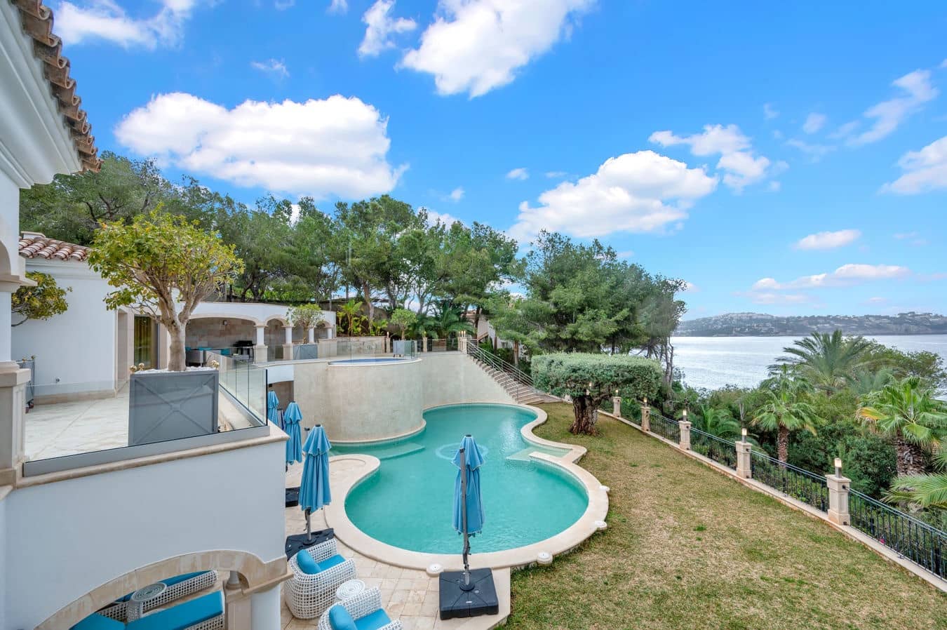 7 soverom Villa til salgs i Costa de la Calma med svømmebasseng garasje - € 6 950 000 (Ref: 9709070)