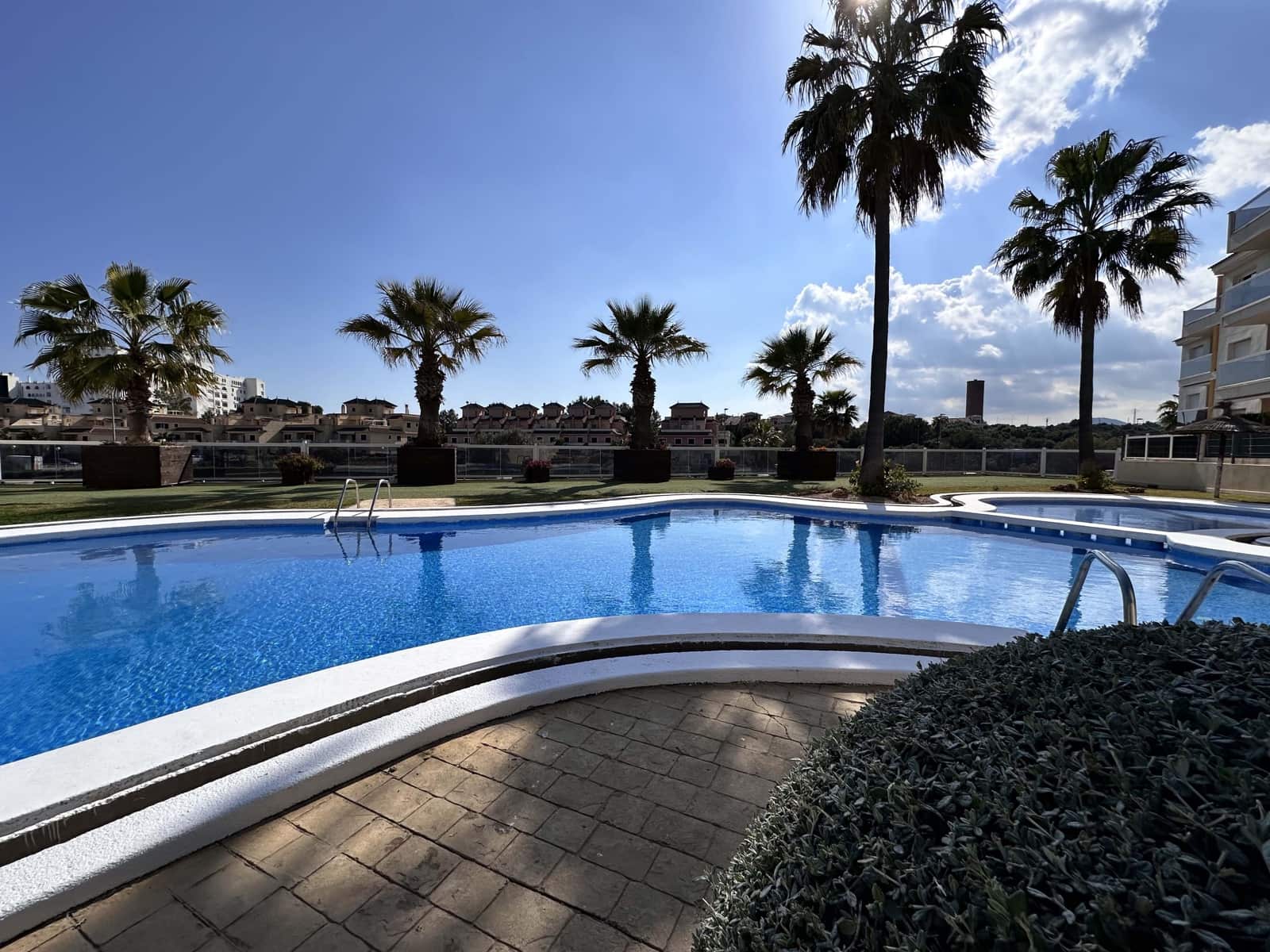 Apartamento de 2 habitaciones en Calas de Mallorca en venta con piscina garaje - 359.000 € (Ref: 9720705)