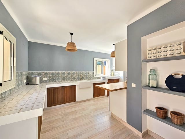 3 makuuhuone Huvila myytävänä paikassa Colonia de Sant Pere / Colonia de San Pedro, Artà mukana uima-altaan 
autotalli - 1 690 000 € (Ref: 9722198)