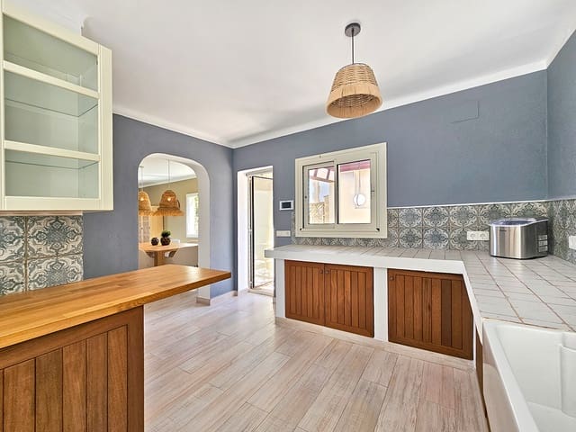 3 makuuhuone Huvila myytävänä paikassa Colonia de Sant Pere / Colonia de San Pedro, Artà mukana uima-altaan 
autotalli - 1 690 000 € (Ref: 9722198)