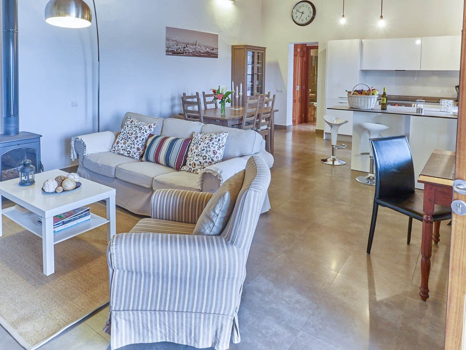 2 bedroom Finca/Country House for rent in Sineu with pool - € 2,600 (Ref: 9726909)