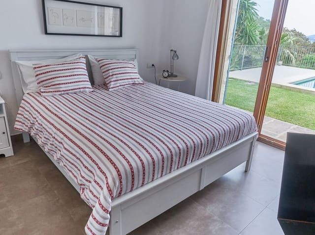 2 bedroom Finca/Country House for rent in Sineu with pool - € 2,600 (Ref: 9726909)