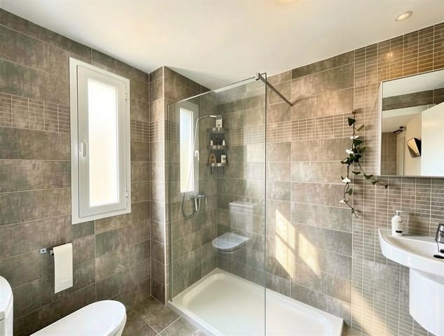 2 soverom Leilighet til salgs i Calas de Mallorca, Manacor med svømmebasseng garasje - € 349 000 (Ref: 9728444)