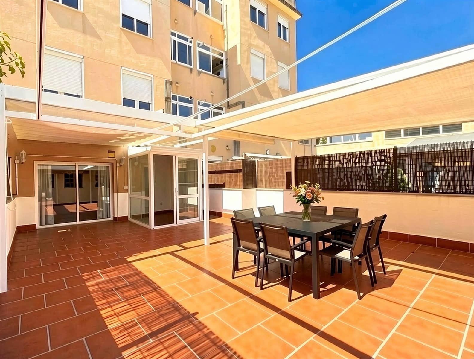 4 bedroom Apartment for rent in Palma de Mallorca - € 2,400 (Ref: 9729437)