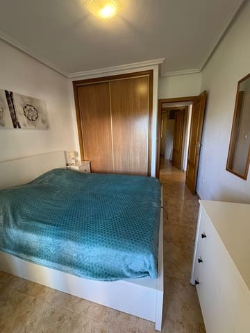 Apartamento de 2 habitaciones en Los Europeos, Torrevieja en venta con piscina - 165.000 € (Ref: 9729559)